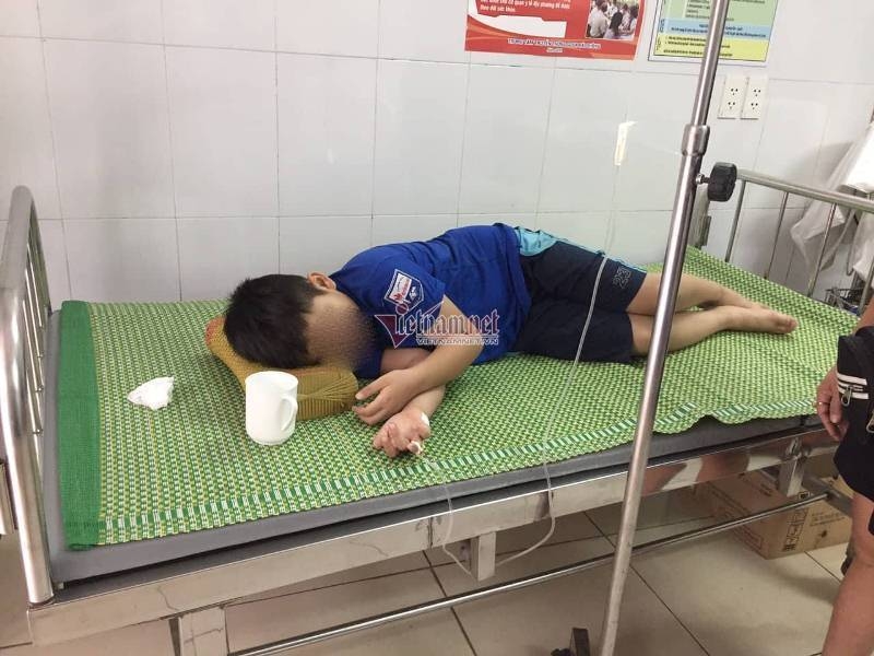 hai phong 4 hoc sinh nghi bi soc ma tuy do uong chung chai sua