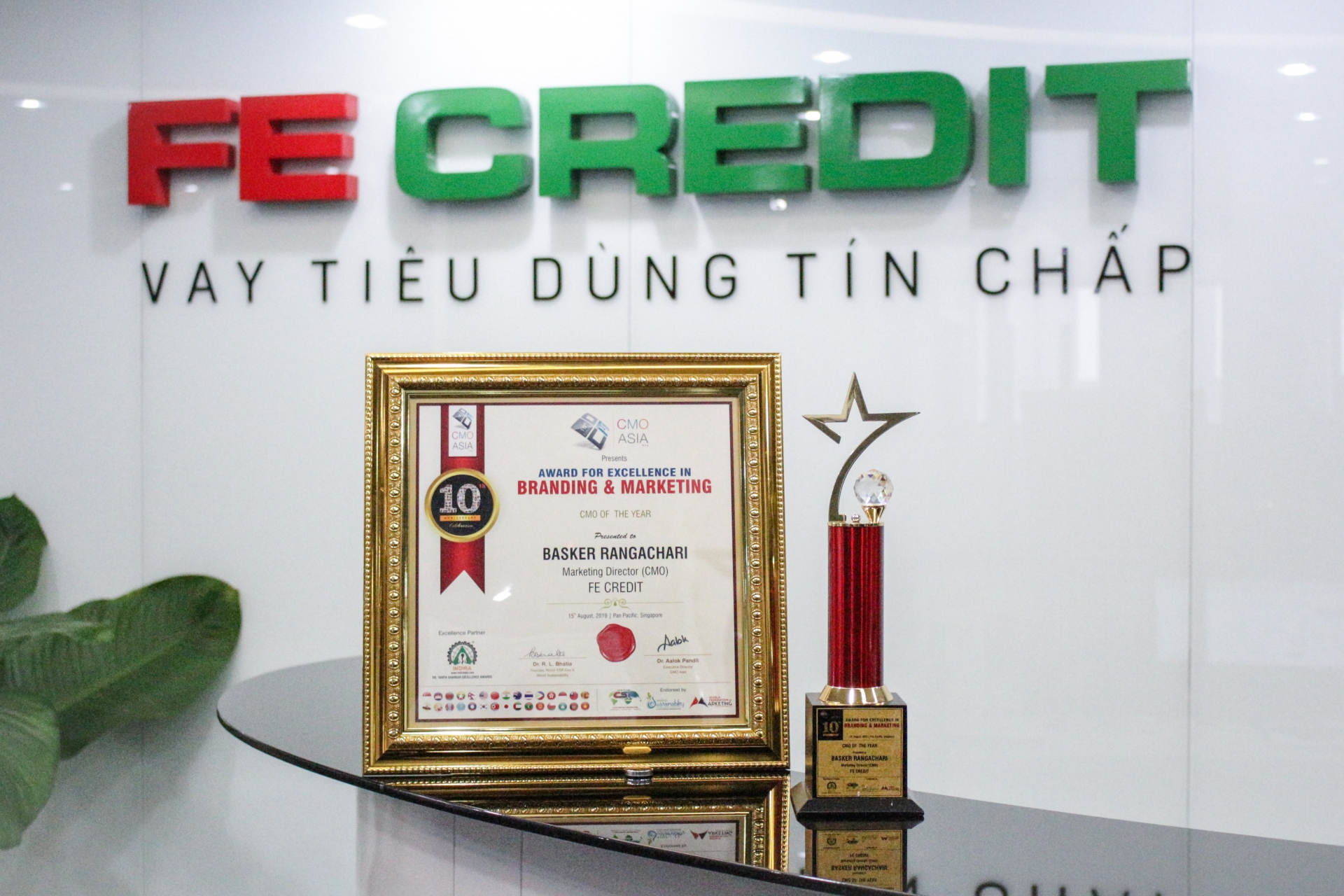 fe credit ghi dau them 3 giai thuong tai le trao giai cmo asia 2019