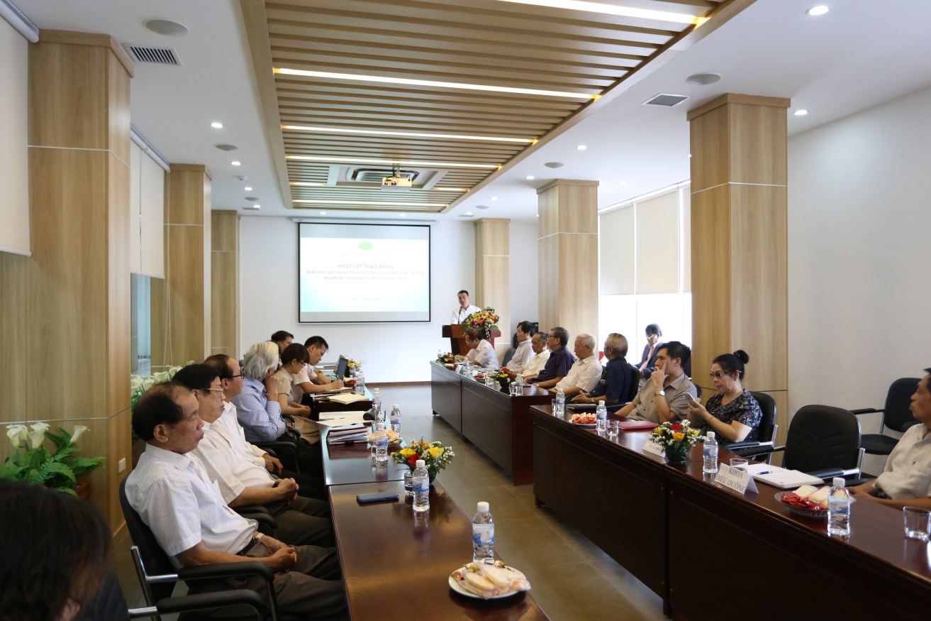 don tiep doan cuc khoa hoc cong nghe va dao tao bo y te den tham va lam viec tai truong dh kinh doanh va cong nghe ha noi