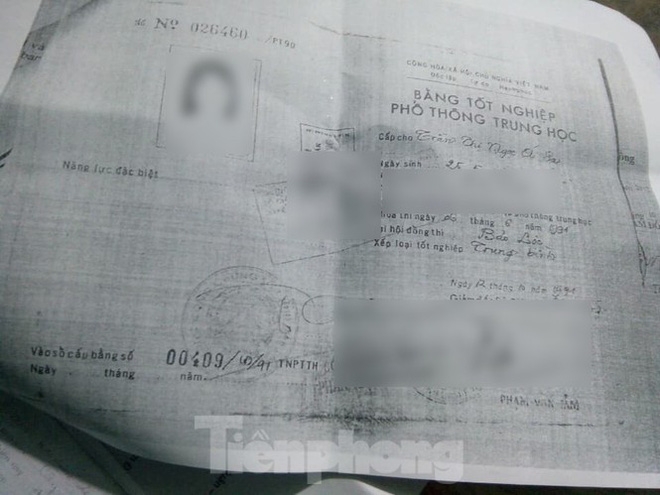 se khai tru dang buoc thoi viec nu truong phong xinh dep dung bang gia o tinh uy dak lak