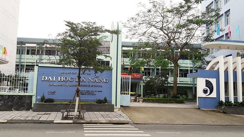 dieu bat ngo dang sau tam bang thac si truong dai hoc da nang cua nu truong phong danh trao nhan than