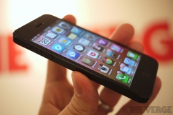 Apple bị phạt 25 triệu Euro vì cố tình làm chậm iPhone cũ