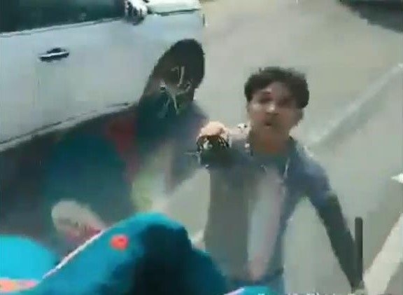 tin moi vu doi nam nu vung kiem chem nat kinh o to bam coi xin duong tren quoc lo 13