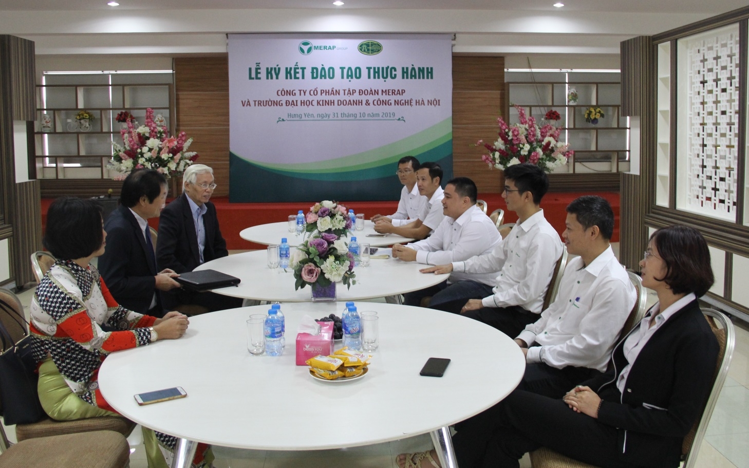 le ky ket van ban hop tac dao tao thuc hanh giua truong dh kinh doanh va cong nghe ha noi va cong ty co phan tap doan merap