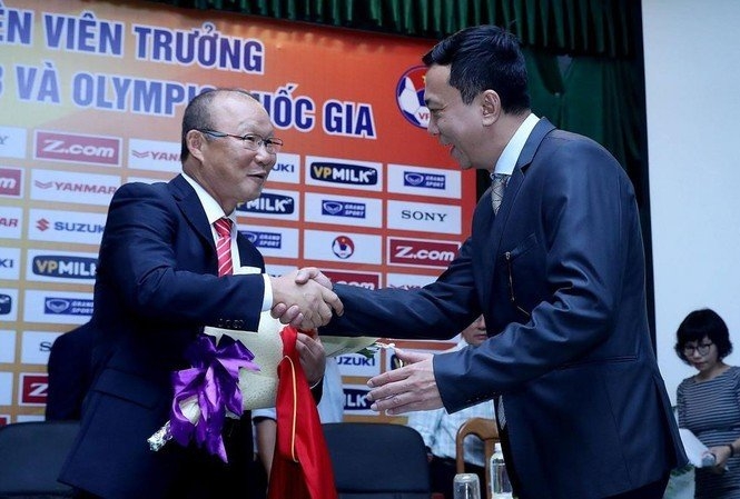 truyen thong han noi gi ve ban hop dong giua vff va hlv park hang seo