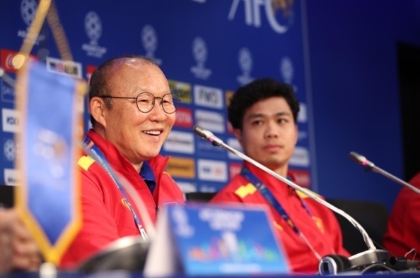 truyen thong han noi gi ve ban hop dong giua vff va hlv park hang seo