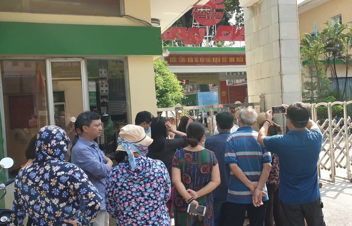 Vụ cháy nhà máy Rạng Đông: Người dân Hạ Đình đòi đền bù 1 tỷ/lít máu nhiễm thủy ngân