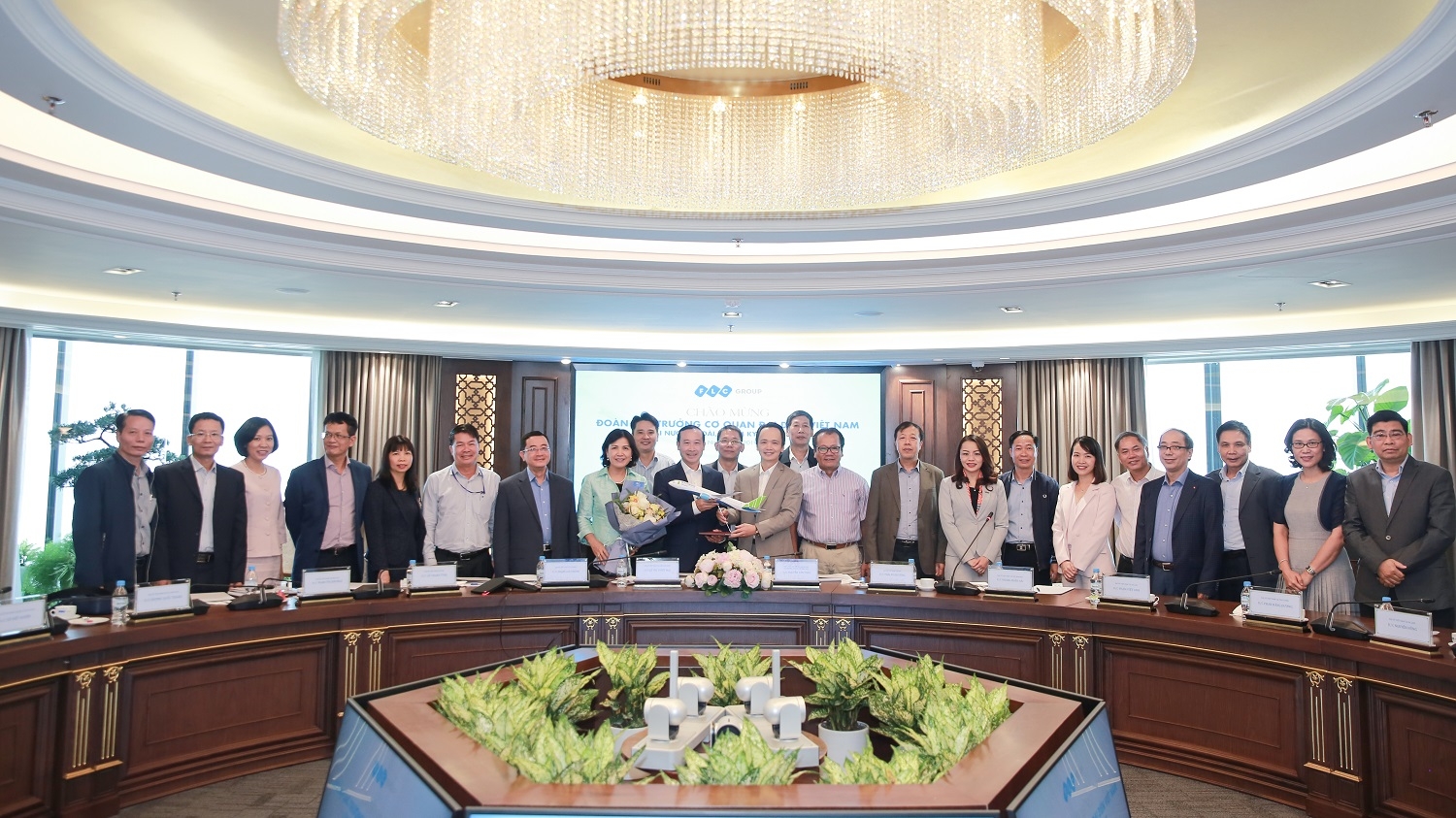 tap doan flc gap mat doan truong cac co quan dai dien viet nam tai nuoc ngoai nhiem ky 2019 2022