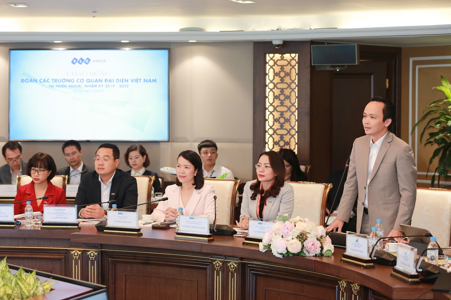 tap doan flc gap mat doan truong cac co quan dai dien viet nam tai nuoc ngoai nhiem ky 2019 2022