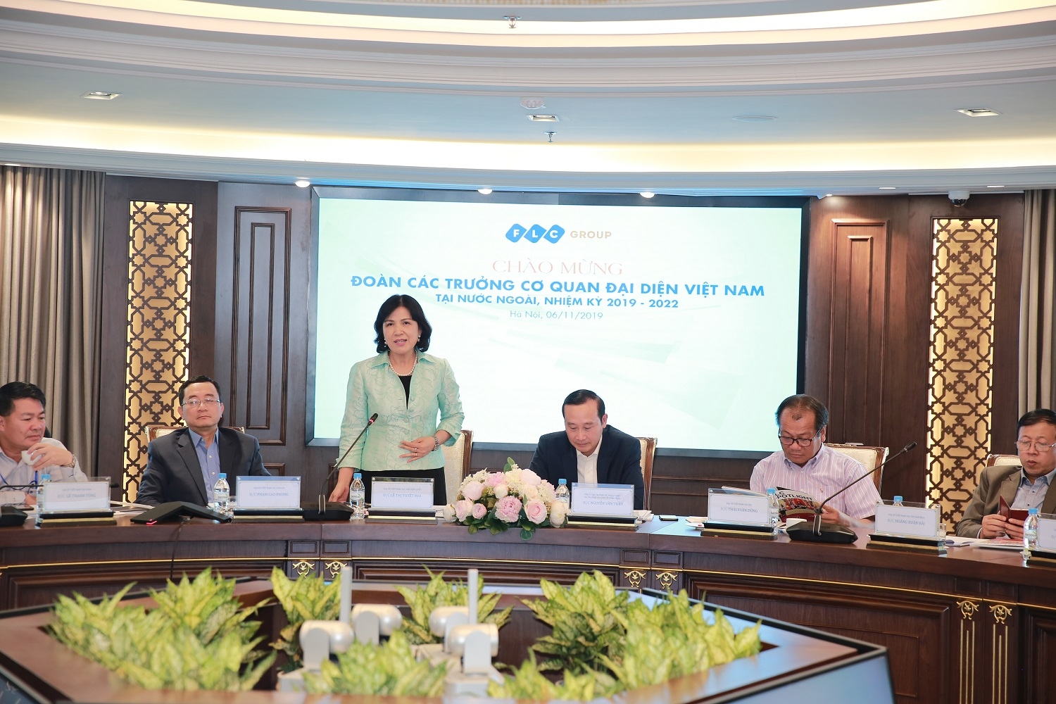 tap doan flc gap mat doan truong cac co quan dai dien viet nam tai nuoc ngoai nhiem ky 2019 2022