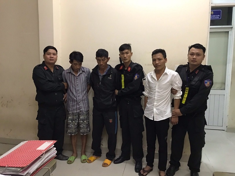 di xe 7 cho bien gia de trom cho nhom thanh nien hoi lo cong an 15 trieu khi bi bat