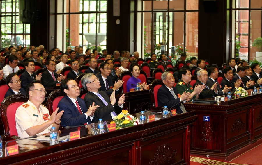 luc luong chuyen gia viet nam giup campuchia don nhan huan chuong sao vang
