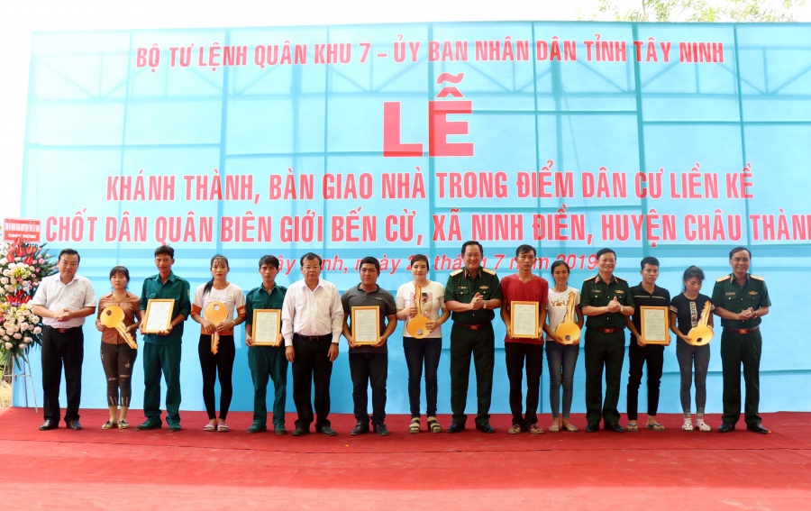 diem dan cu lien ke chot bien gioi hau phuong vung chac bao ve chu quyen