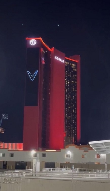 Hình ảnh VinFast phủ kín một toà nhà tại Las Vegas. Hình ảnh VinFast phủ kín một toà nhà tại Las Vegas.