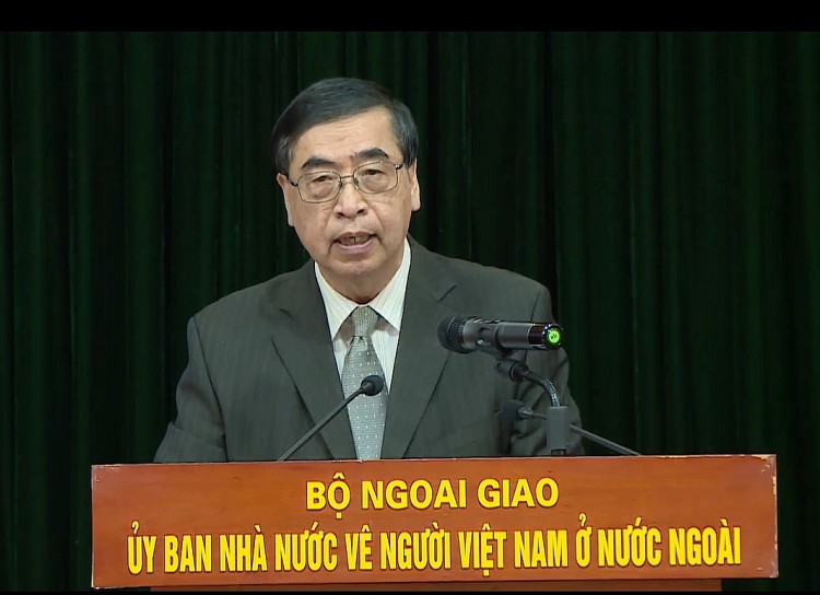 Đại sứ Nguyễn Phú Bình phát biểu khai mạc lễ ra mắt “ Diễn đàn hỗ trợ đầu tư cho người Việt Nam ở nước ngoài”