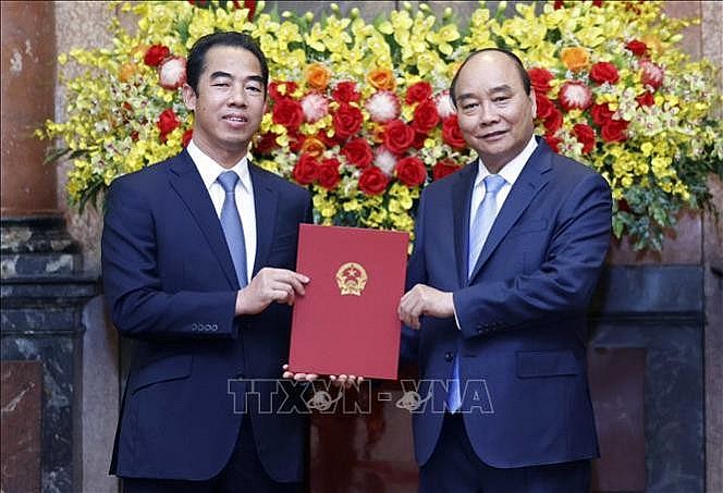 Chủ tịch nước Nguyễn Xuân Phúc trao Quyết định bổ nhiệm Đại sứ Việt Nam tại các nước