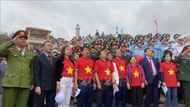 Linh thiêng Lễ chào cờ đầu năm tại cực Đông trên đất liền của Tổ quốc