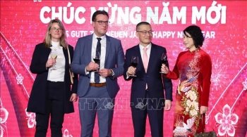 tet cua nhung nguoi con xa xu tai chlb duc day am ap va y nghia