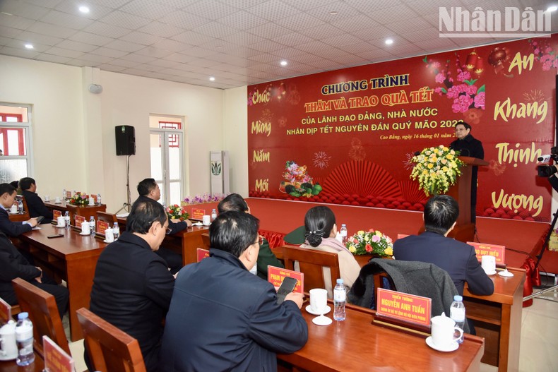 Quan tâm, chăm lo Tết cho lực lượng vũ trang, nhân dân tỉnh Cao Bằng ảnh 3