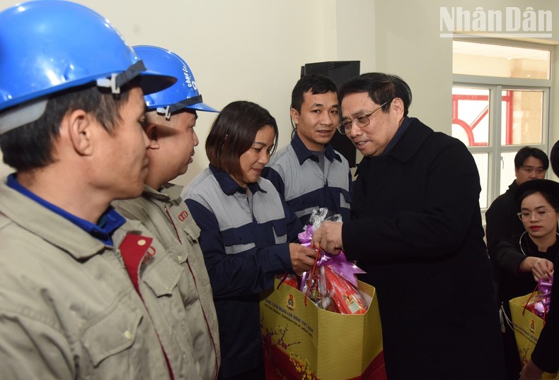 Quan tâm, chăm lo Tết cho lực lượng vũ trang, nhân dân tỉnh Cao Bằng ảnh 2