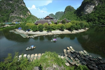 ninh binh vung dat hap dan khach du lich