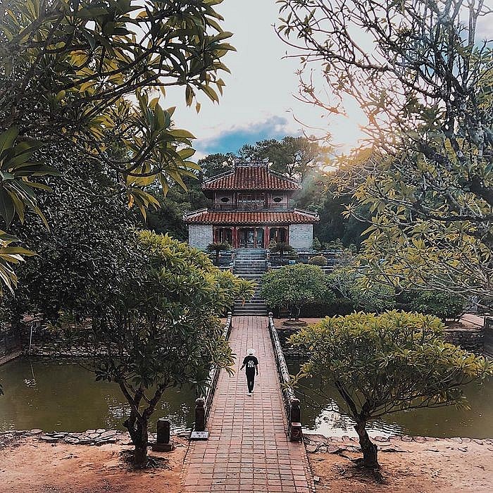 Toàn bộ khung cảnh lăng Minh Mạng từ trên cao ( Ảnh : Travel_mate206 )