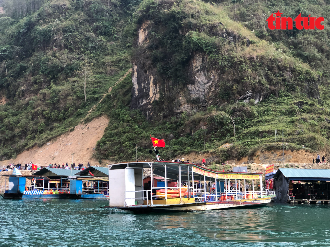 Du thuyền trên sông Nho Quế ngắm hẻm Tu Sản Chú thích ảnh