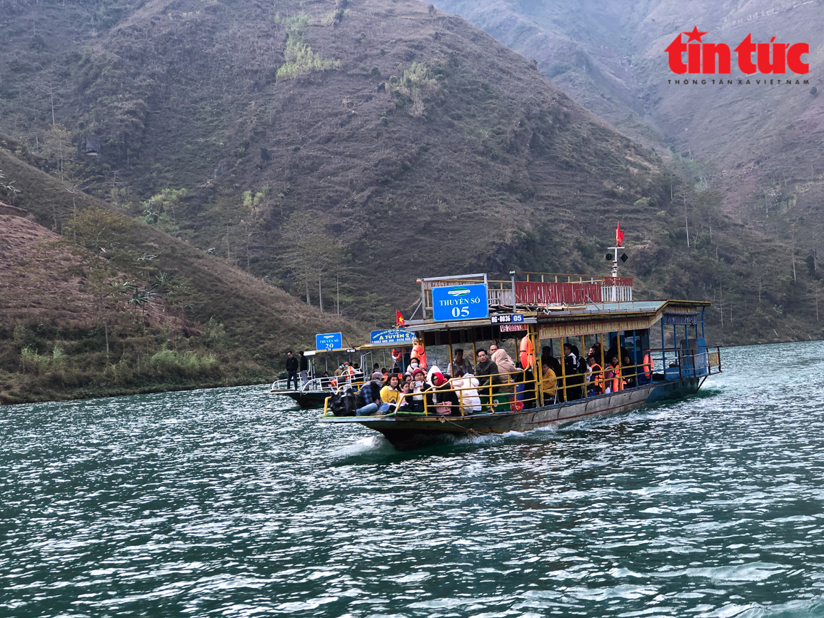Du thuyền trên sông Nho Quế ngắm hẻm Tu Sản Chú thích ảnh