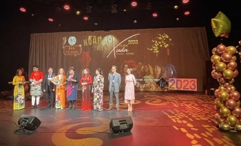 huong sac xuan viet toa muon phuong