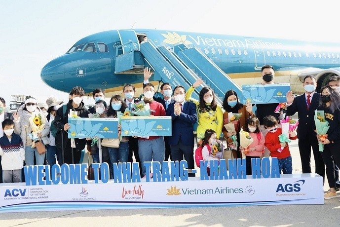 Hoạt động đón khách du lịch tới Nha Trang, Khánh Hòa. (Nguồn: Trung tâm Thông tin du lịch)