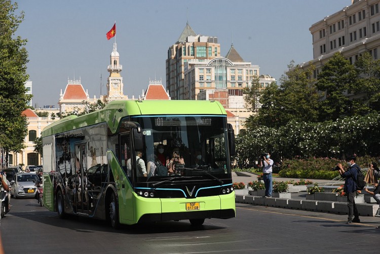 VinBus hội tụ nhiều công nghệ hiện đại, tính năng vượt trội và độ an toàn cao theo chiến lược phát triển các dòng xe ô tô điện thông minh của VinFast hiện nay.