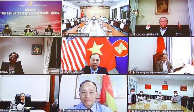 Đại sứ, Trưởng cơ quan đại diện Việt Nam tại nước ngoài dự trực tuyến, chiều tối 15/3/2022. Ảnh: Văn Điệp/TTXVN