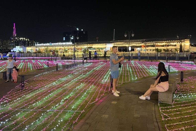 Thành phố Hồ Chí Minh: Khoảng 500 nghìn đèn LED thắp sáng Công viên Bến Bạch Đằng ảnh 4