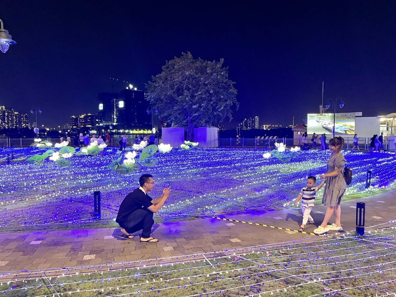 Thành phố Hồ Chí Minh: Khoảng 500 nghìn đèn LED thắp sáng Công viên Bến Bạch Đằng ảnh 3