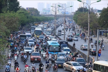 Người dân nườm nượp rời Hà Nội dịp nghỉ Giỗ Tổ Hùng Vương