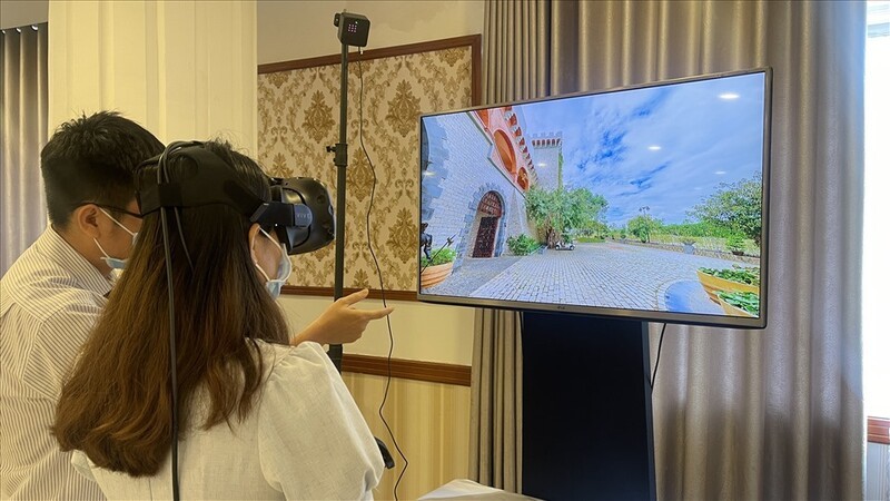 Trải nghiệm hình ảnh điểm tham quan thực tế bằng công nghệ 3D thực tế ảo. Ảnh: DT Trải nghiệm hình ảnh điểm tham quan thực tế bằng công nghệ 3D thực tế ảo. Ảnh: DT