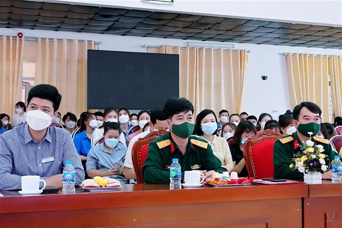 Đại biểu dự chương trình.