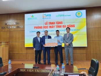 Quỹ văn hóa DB Kim Jun Ki, KFHI, PTI giúp sinh viên tiếp cận kho tàng kiến thức khổng lồ trên thế giới