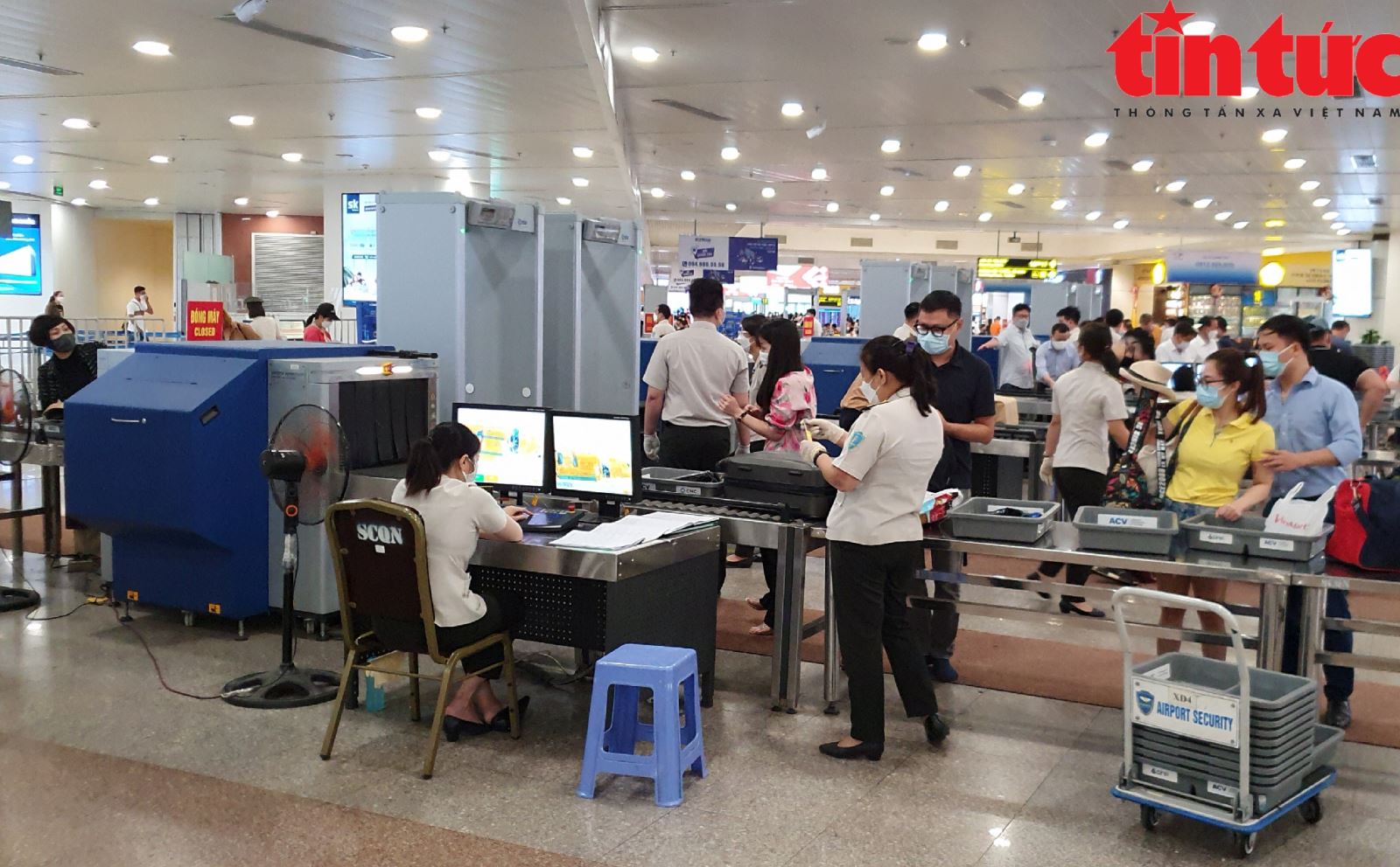Sân bay Nội Bài tăng đột biến khách ngày 29/4, đạt mốc lịch sử trước dịch Chú thích ảnh
