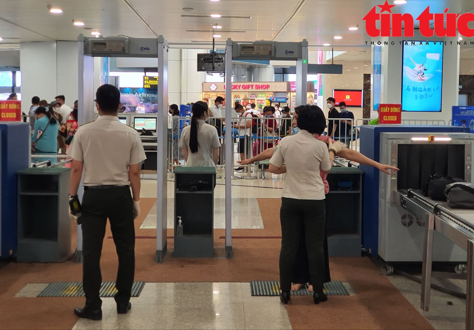 Sân bay Nội Bài tăng đột biến khách ngày 29/4, đạt mốc lịch sử trước dịch Chú thích ảnh