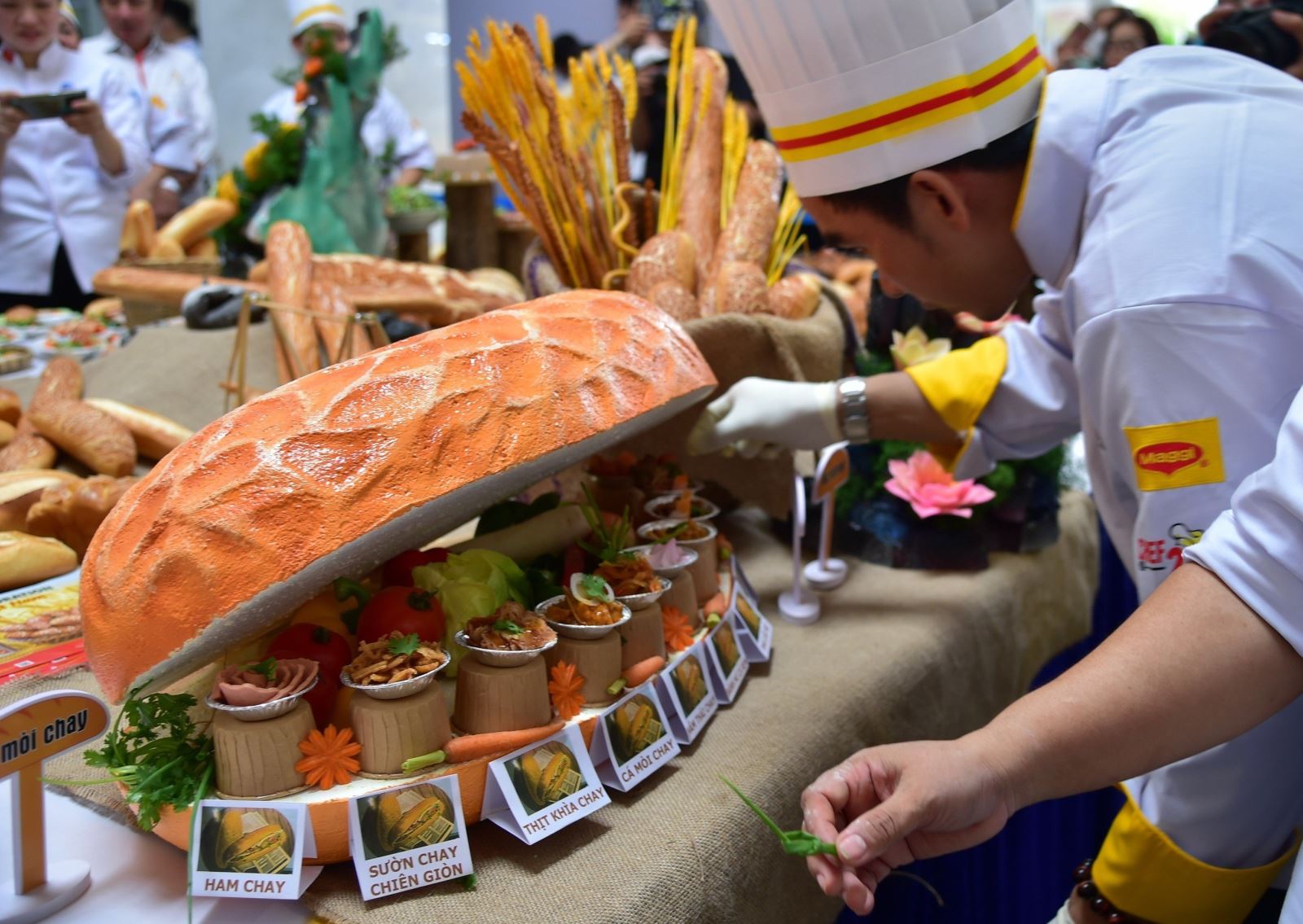 Công diễn 105 món ăn kèm bánh mì tại Lễ hội Bánh mì Việt Nam