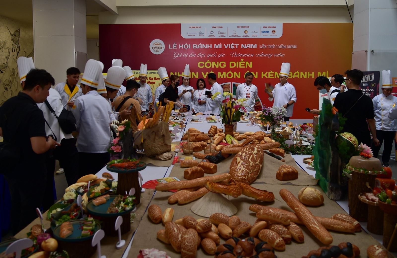 Công diễn 105 món ăn kèm bánh mì tại Lễ hội Bánh mì Việt Nam Chú thích ảnh