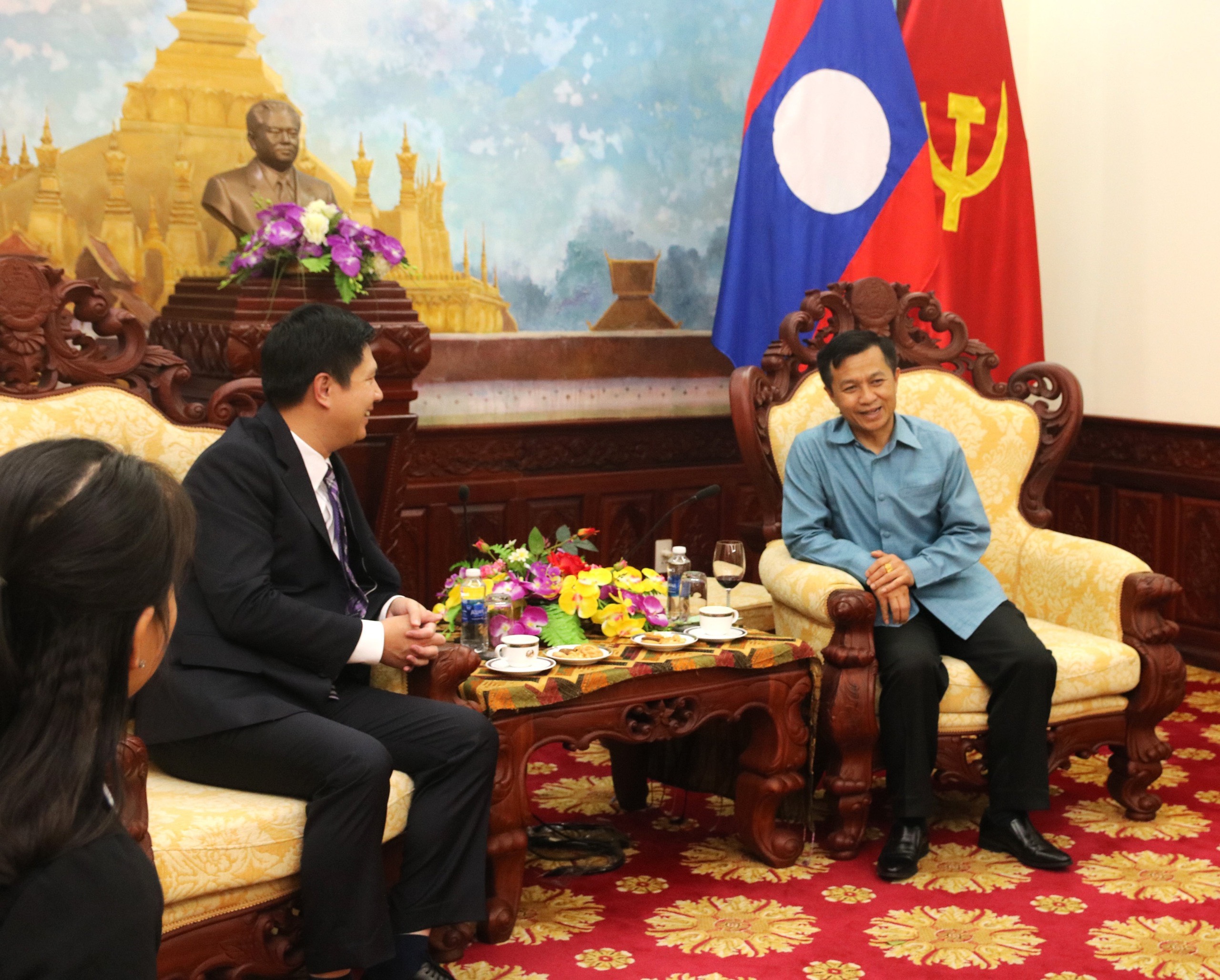 Đồng chí Chăn Thạ Phon Khăm Mạ Ni Chăn, Phó Đại sứ nước CHDCND Lào tại Việt Nam phát biểu tại buổi làm việc. (Ảnh: TA)