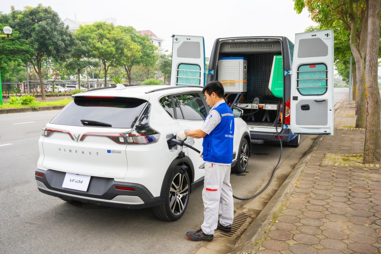 Vinfast triển khai dịch vụ cứu hộ pin ô tô điện 24/7