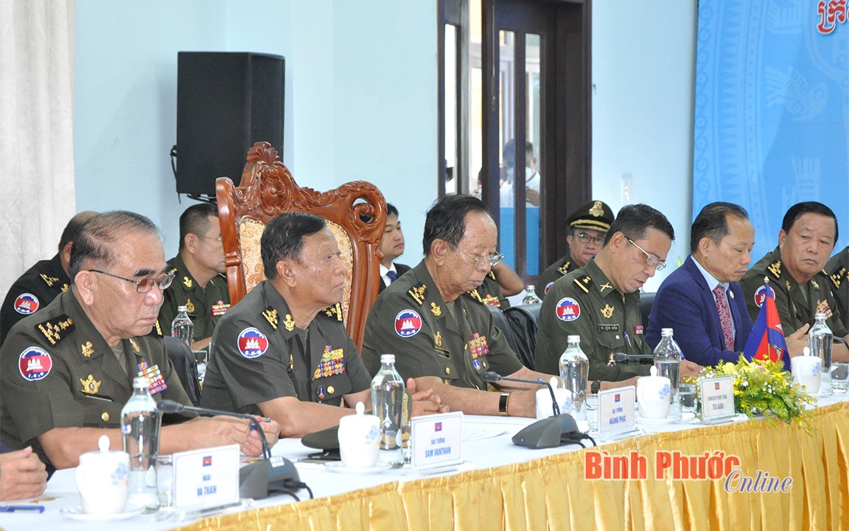 Hội đ&agrave;m giữa Bộ Quốc ph&ograve;ng Việt Nam v&agrave; Bộ Quốc ph&ograve;ng Campuchia