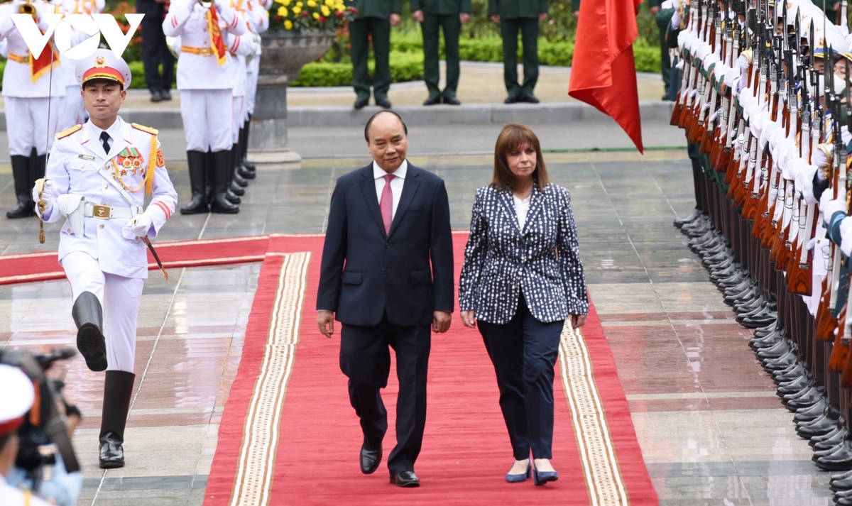 Chủ tịch nước chủ trì lễ đón và hội đàm với Tổng thống Hy Lạp tại Hà Nội Dự kiến trong khuôn khổ chuyến thăm, Tổng thống Hy Lạp Katerina Sakellaropoulou sẽ chào xã giao Tổng Bí thư Nguyễn Phú Trọng; hội kiến Chủ tịch Quốc hội Vương Đình Huệ; dự Lễ ký kết văn kiện và gặp gỡ báo chí; tham quan Văn Miếu và dự một số sự kiện tại địa phương.