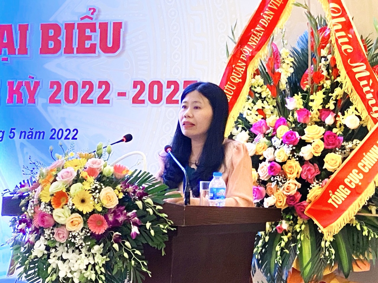 Chị Nguyễn Thị Thanh Hồng phát biểu tại Đại hội đại biểu lần thứ 2, nhiệm kỳ 2022-2027. Ảnh: Hạnh Trần
