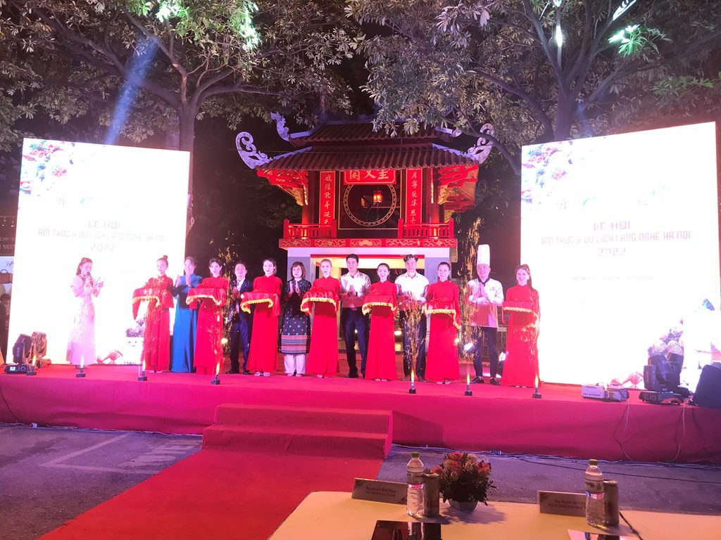Lễ hội ẩm thực và du lịch làng nghề Hà Nội năm 2022 chính thức khai mạc. Ảnh: Hằng Trần/TTXVN