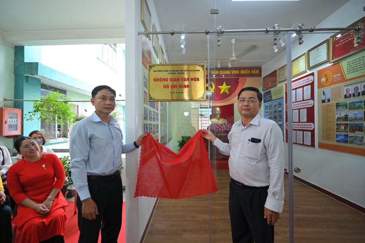 TP Hồ Chí Minh: Xây dựng Chú thích ảnh