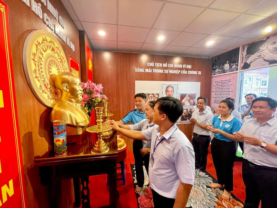 TP Hồ Chí Minh: Xây dựng Chú thích ảnh
